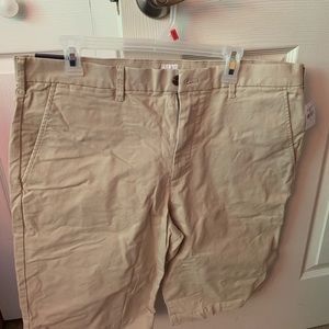 Men’s Gap khaki shorts